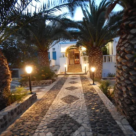 Petra Nera 2* Perissa (Santorini)