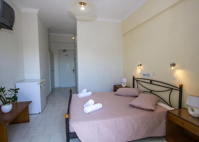 Petra Nera Perissa (Santorini)