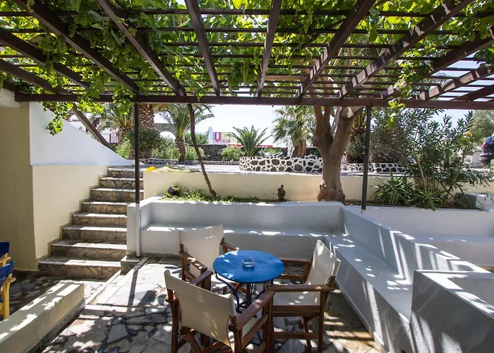 Petra Nera 2* Perissa (Santorini)