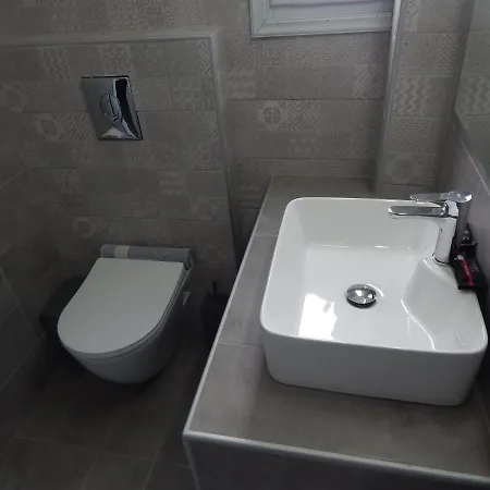 Petra Nera Hotell 2*