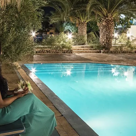 Petra Nera 2* Perissa (Santorini)