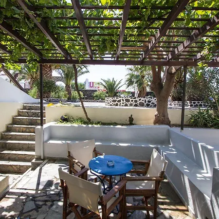 Petra Nera Hotel Perissa (Santorini)