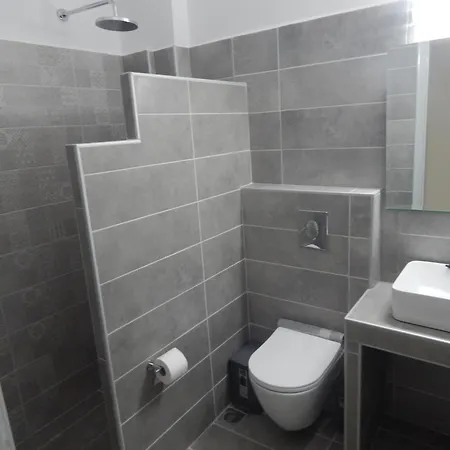 Petra Nera 2* Perissa (Santorini)