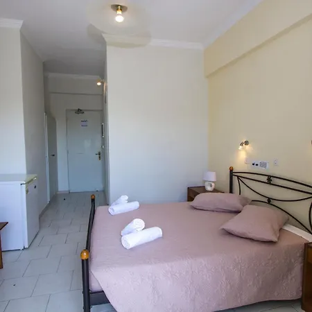 Petra Nera Perissa (Santorini)