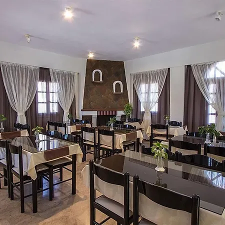 Otel Petra Nera Perissa (Santorini)