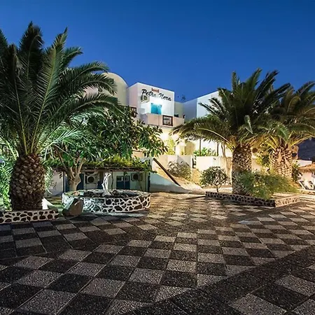 Petra Nera Hotell Perissa (Santorini)