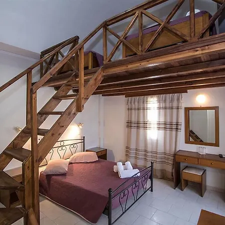 Petra Nera 2* Perissa (Santorini)