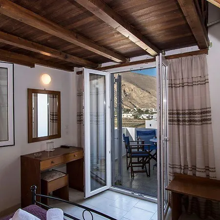 Otel Petra Nera Perissa (Santorini)