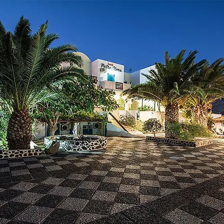 Petra Nera Hotel Períssa