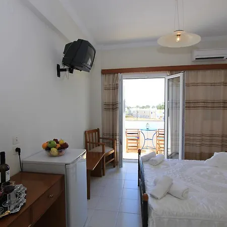 Petra Nera 2* Perissa (Santorini)