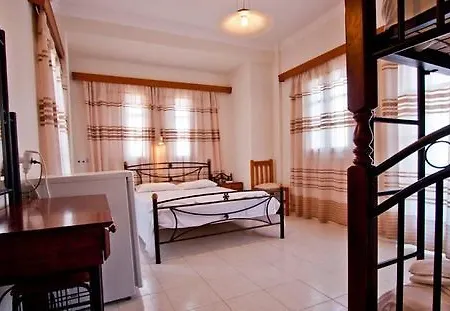 Hotel Petra Nera Períssa
