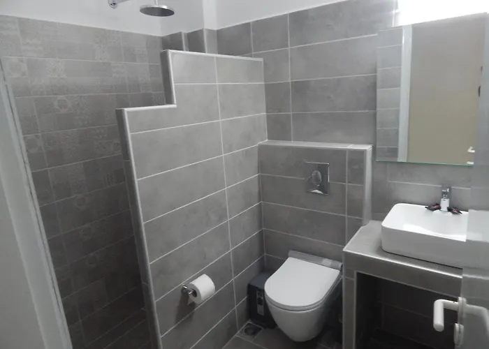 Petra Nera 2* Perissa (Santorini)