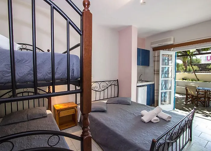 Petra Nera Hotel Perissa (Santorini)