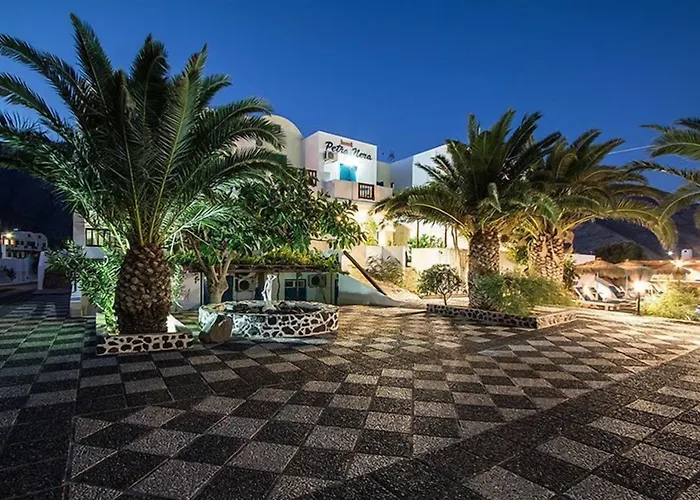 Petra Nera Hotel Perissa (Santorini)