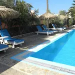 Petra Nera Hotell Perissa (Santorini)