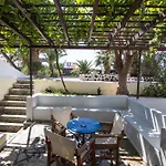Petra Nera 2* Perissa (Santorini)