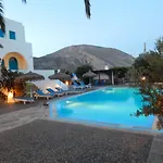 Petra Nera 2* Perissa (Santorini)