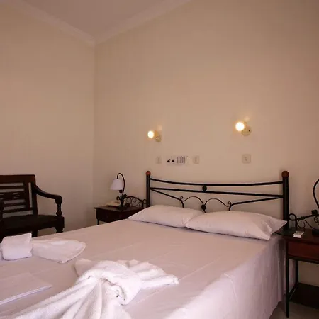 Petra Nera Hotel Períssa