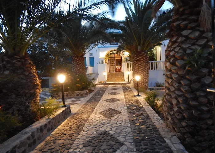 Petra Nera 2* Perissa (Santorini)