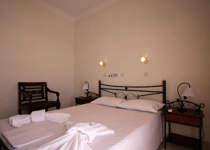 Petra Nera Hotel Perissa (Santorini)