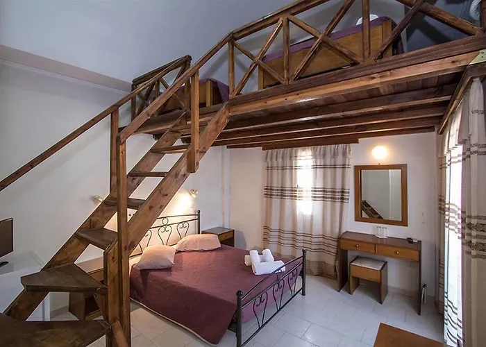 Petra Nera 2* Perissa (Santorini)