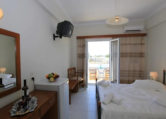 Petra Nera 2* Perissa (Santorini)